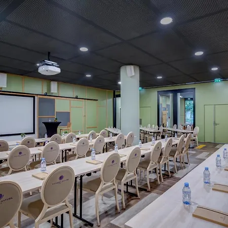 Center Parcs Villages Nature Paris 4*